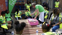 Browse partner felixs kitchen head leon aarts sharing meals with local families image copyright nigel howard the felix project scaled e1627916040565