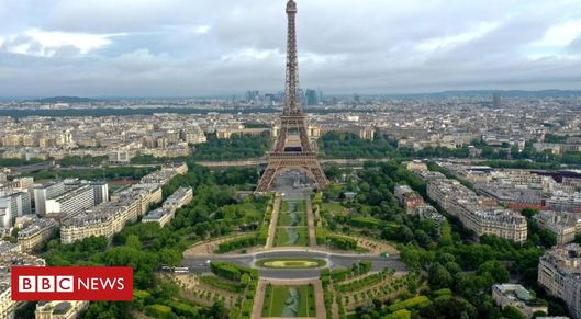Huge artwork graces Eiffel Tower park card
